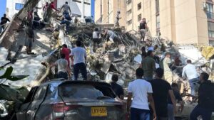 Prédios e ruas danificados após terremoto na Colômbia que atingiu a capital Bogotá