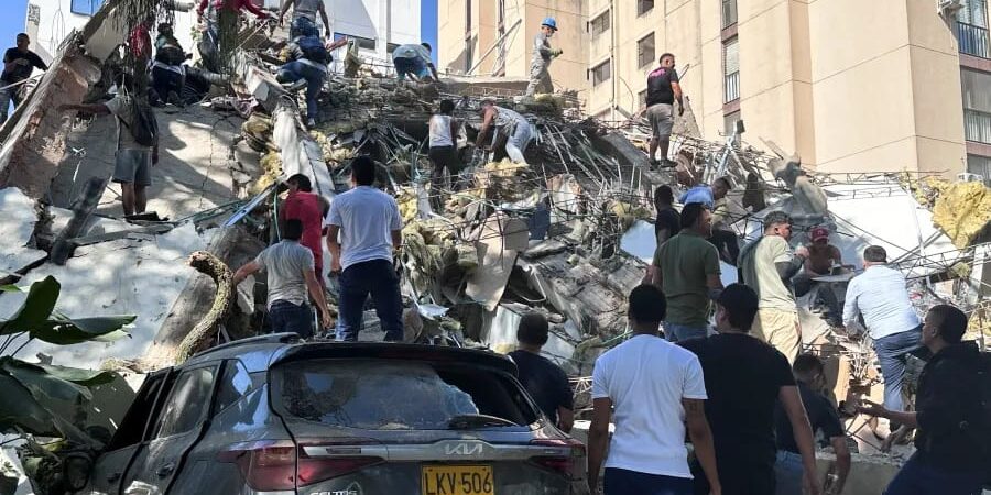 Prédios e ruas danificados após terremoto na Colômbia que atingiu a capital Bogotá